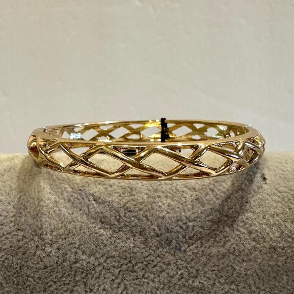 NWT Sequin by Nordstrom Clamper Bangle Bracelet shiny gold tone lattice design - Picture 2 of 13